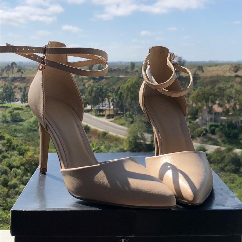 *BNWOT Forever21 Double-Strap Nude Heels*